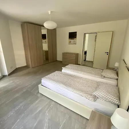 Lungolago Rosso Locarno