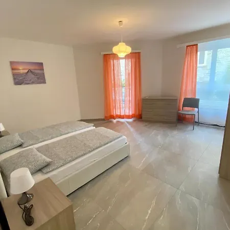 Lungolago Rosso Daire