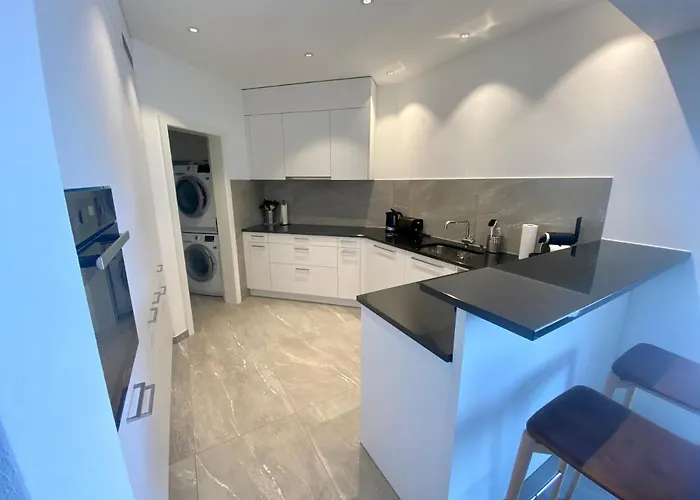 Lungolago Rosso לוקרנו