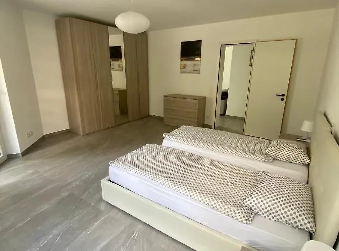 Lungolago Rosso לוקרנו