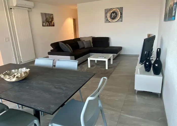 Lungolago Rosso * לוקרנו