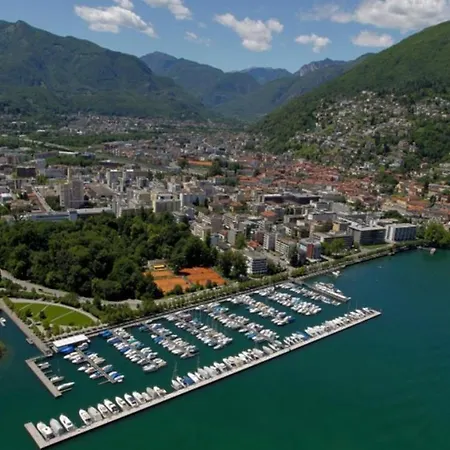 Lungolago Rosso * Locarno